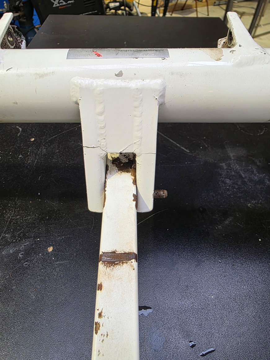 Photo 1 Stabilator Torque Tubes – Cracks in Mass Balance Weights Attachment